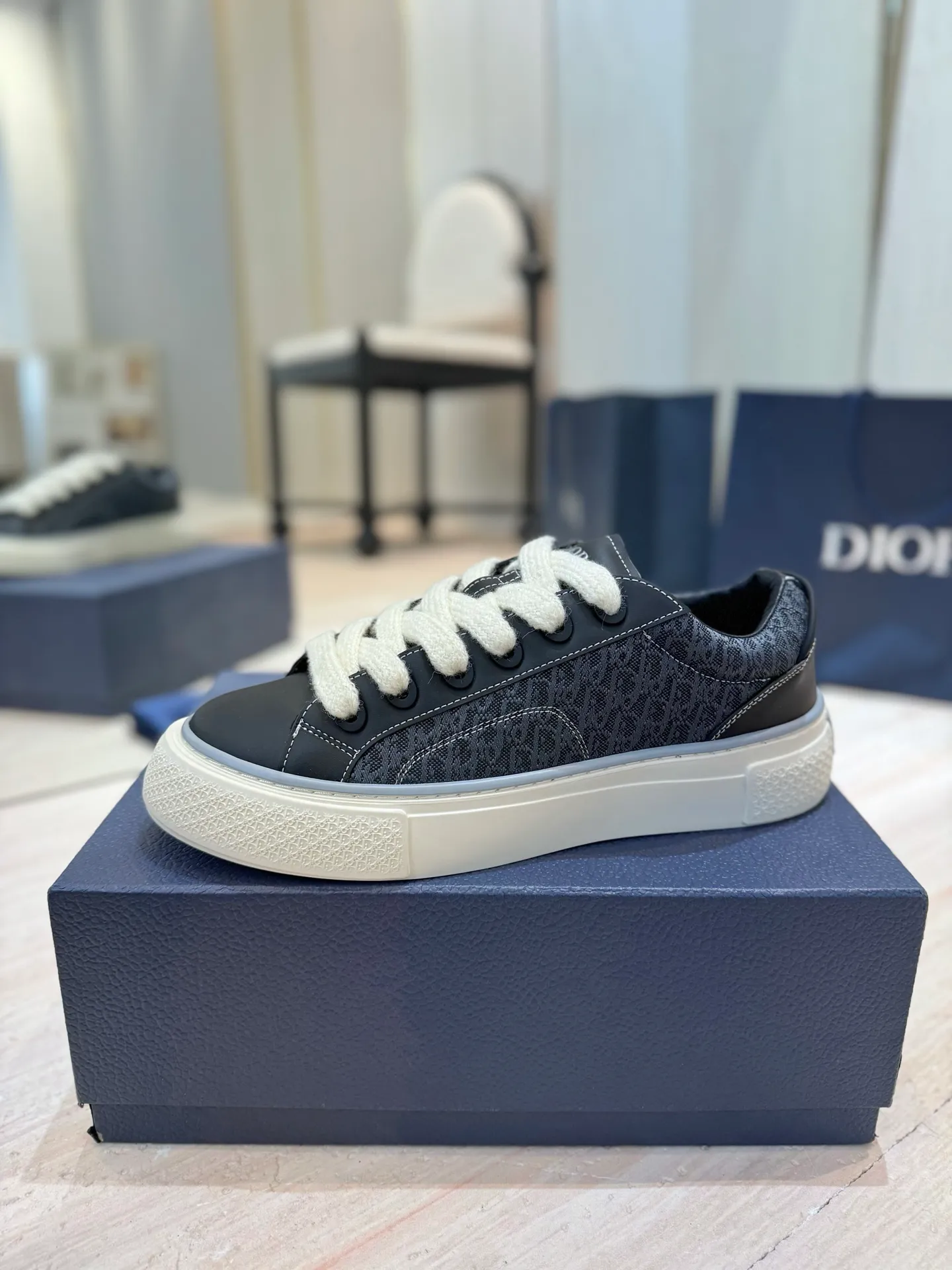 👟👟Ex-factory price 600👟👟 (Top version) Dior 2025 autumn and winter haute couture series new men's shoes CD jelly-colored flat casual shoes Dior and STONE ISLAND B33 round toe lace-up canvas skate shoes Stars' same style Oblique letter logo embroidered retro color-blocking sneakers The top high-end version on the market ✅ Upper: imported custom calfskin/suede leather ✅Inner: water-dyed cowhide lining ✅Outsole: original open-molded Tpu outsole ✅Packaging: full set of original box ✅Size: 35-45 (46 pieces customized, non-refundable)